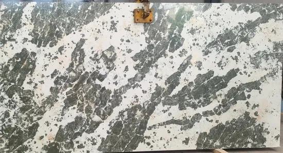 New Design China Calacatta White Artifical /Engineered/Composite Quartz Stone Slabs for Kitchen/Vanity/Island/Wall/Flooring 