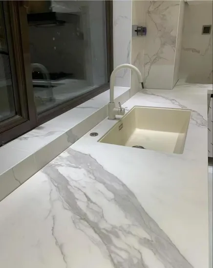 Natural Stone Prefab White/Grey/Black/Brown Artificial Quartz/Granite/Solid Surface Countertop for Kitchen/Bathroom/Bar/Vanity/Island/Table 